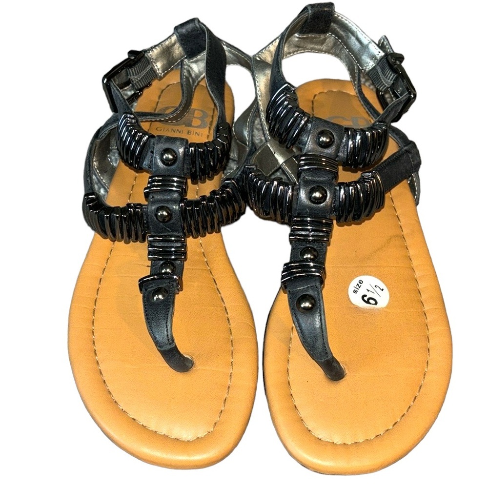 GIANNI BINI leather and metal women’s flat strappy sandals in size 6.5